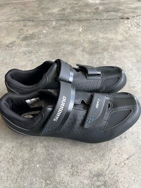 Shimano Women’s RP1 Cycling Shoes WITH CLIPS!